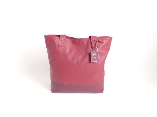 shopper femke -rood leer - fijne tas waar veel in kan - tas van sas